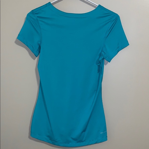 Nike top - Picture 3 of 3